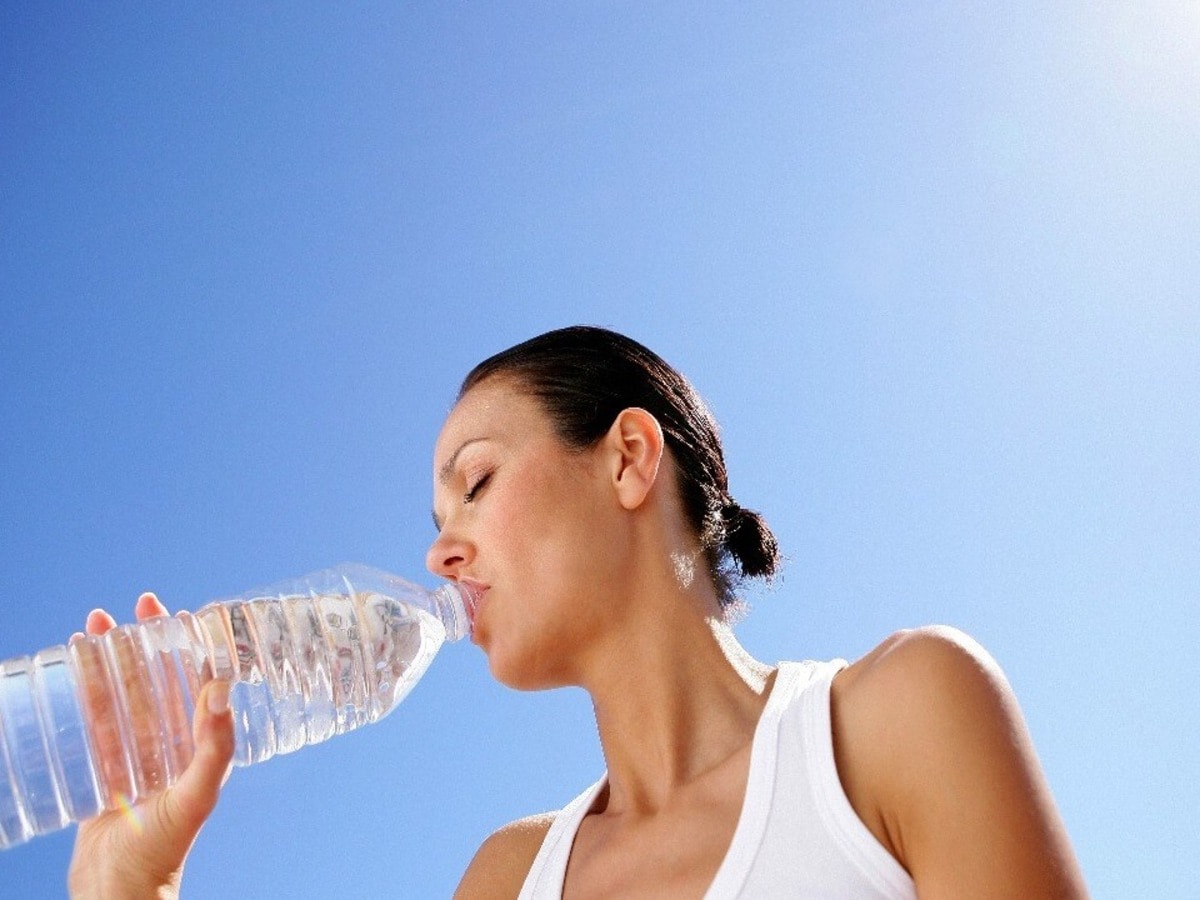 Drinking Water from a Bottle? Avoid These Health Risks and Learn the Right Way!