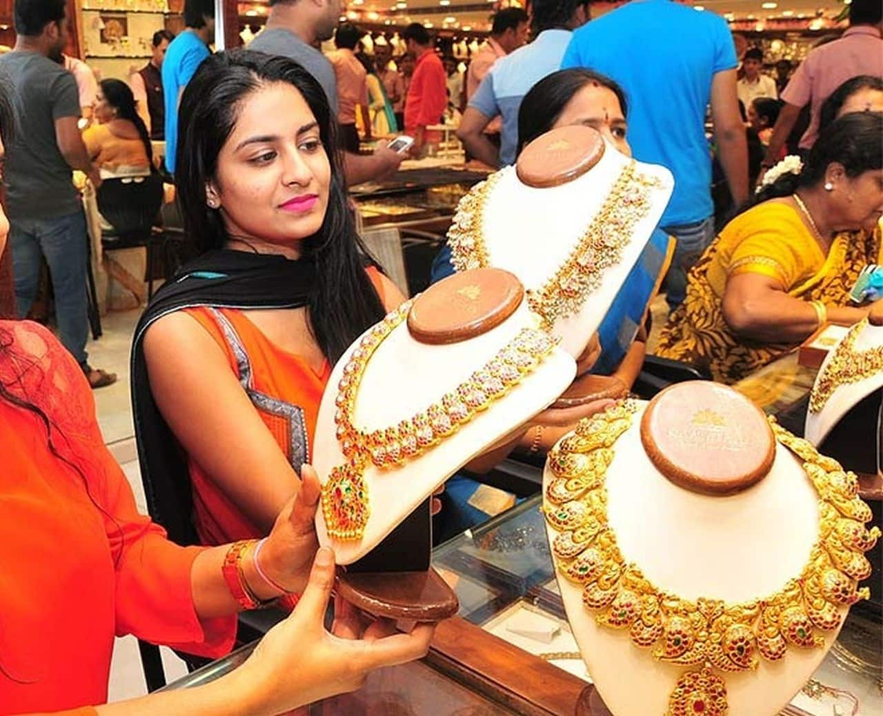 Gold Price Hits Record High Before Karva Chauth, Over 79,350 Rupees for 10 Grams