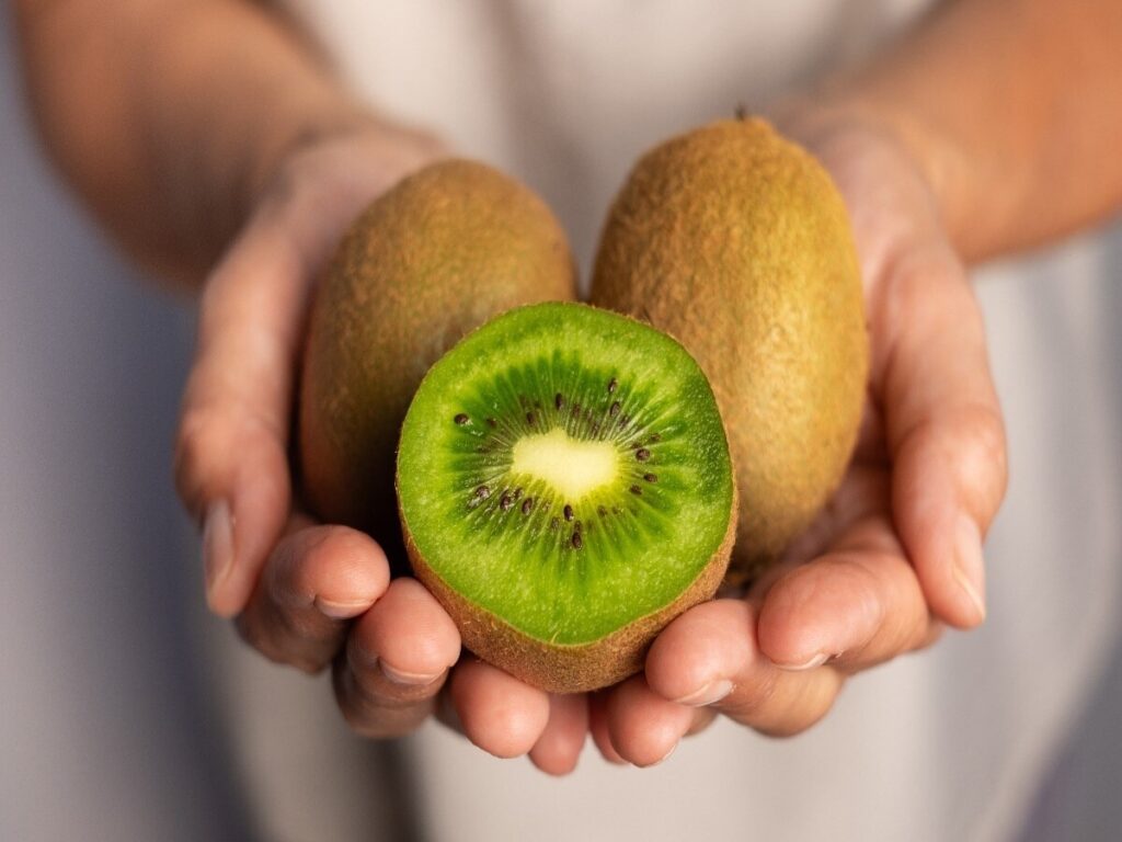 Master the Art of Eating Kiwi: Peel or Not, Double the Benefits!