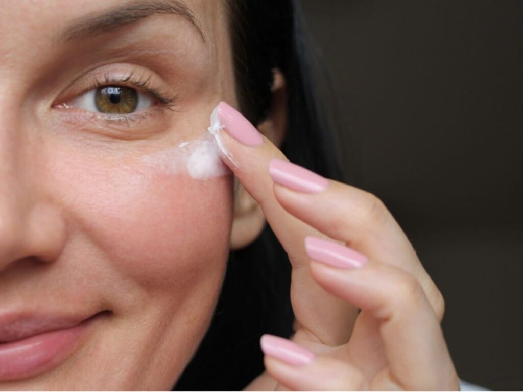 Revitalize Loose Skin Around Your Eyes with This Special Under-Eye Pack at Home