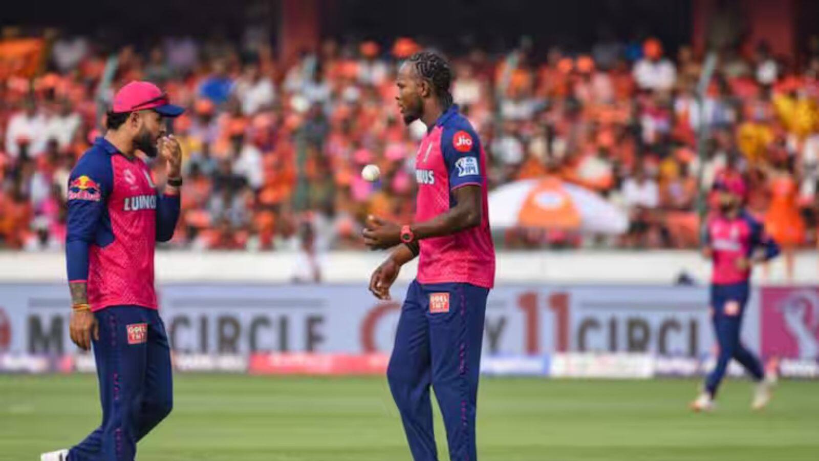 Jofra Archer becomes the bowler with the most runs conceded in IPL history; discover the top 5.