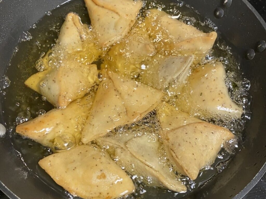 Best Cooking Oil for Crispy Puris and Pakoras, According to Doctors