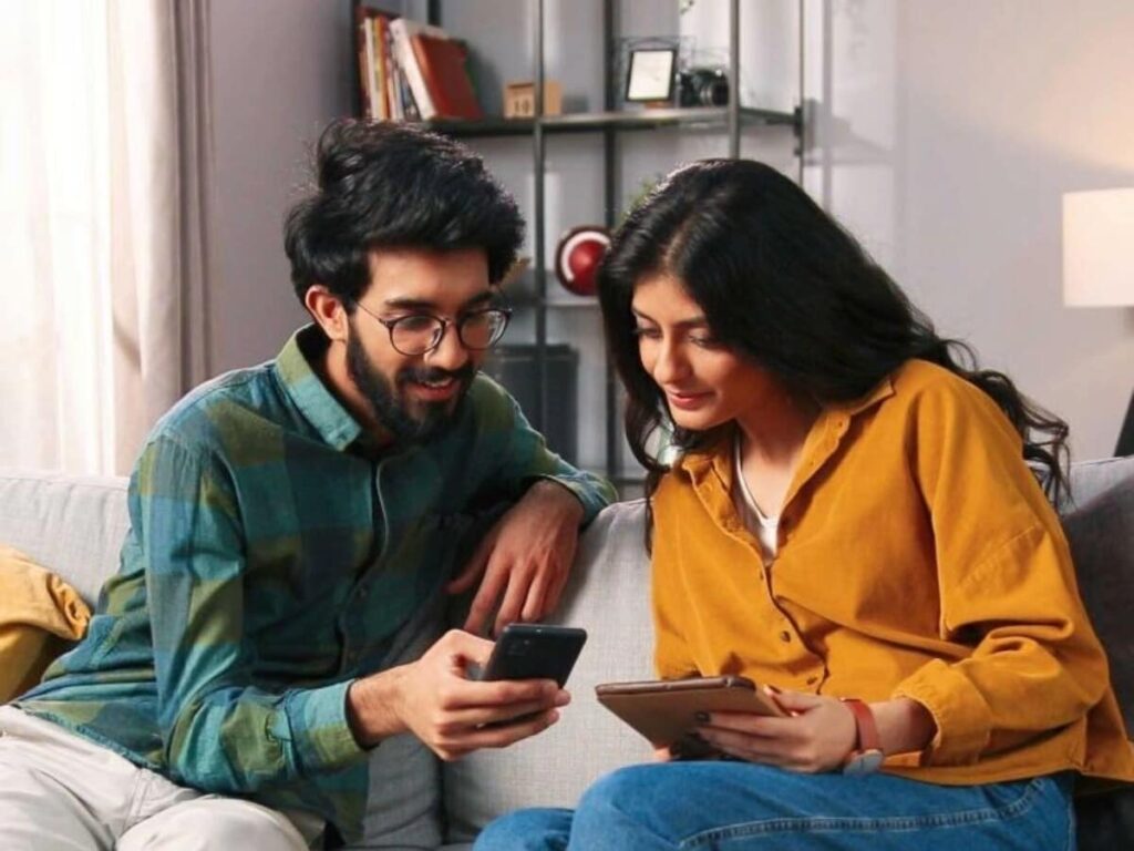 Daily 2.5GB data and unlimited calling for 365 days with Jio TV and Jio Hotstar access.