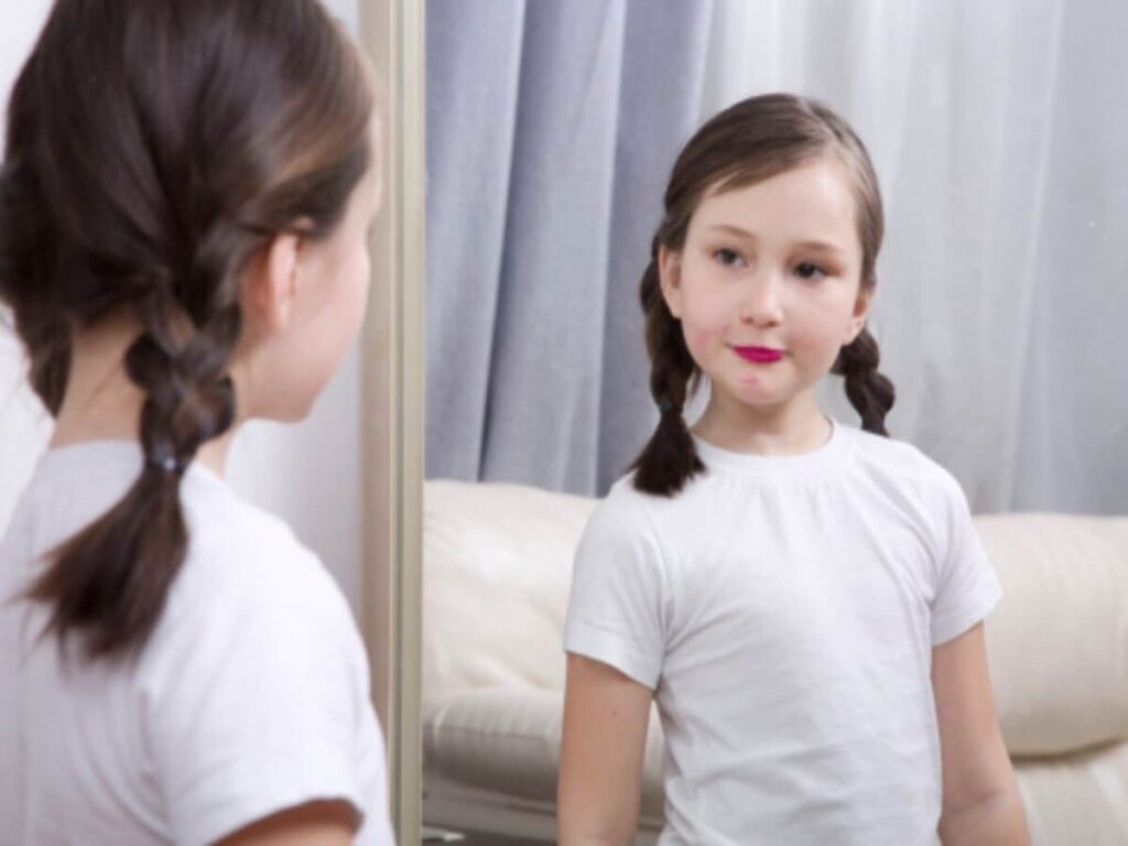 4 Habits of Parents That Steal Daughters' Childhood and Rush Their Growing Up!