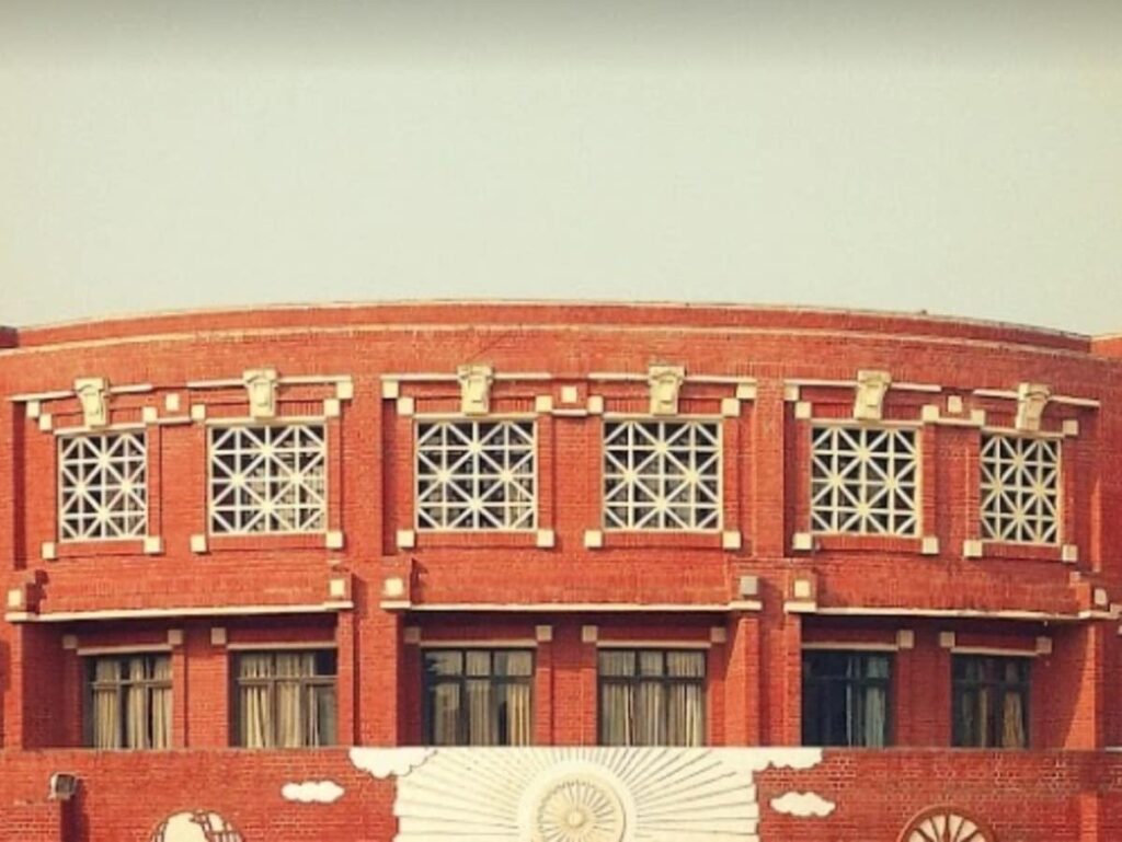 IIM Lucknow Launches New MBA Program for Working Professionals